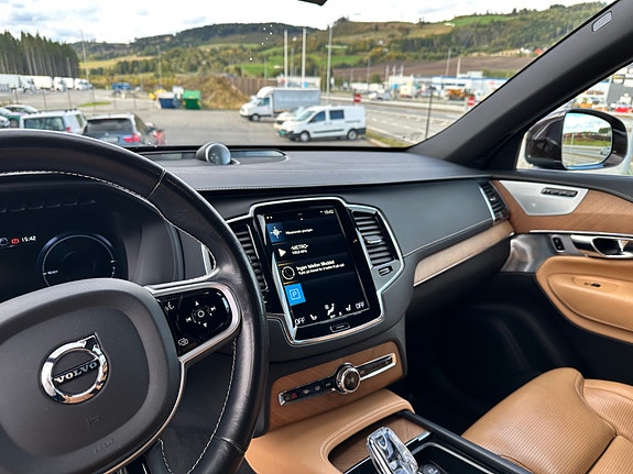Volvo XC90 13 of 30