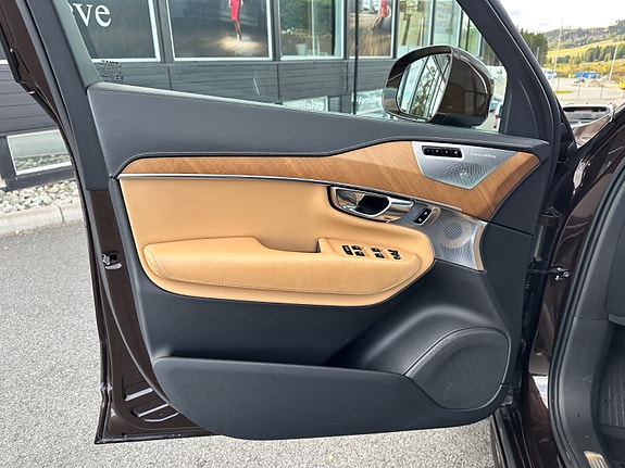 Volvo XC90 18 of 30
