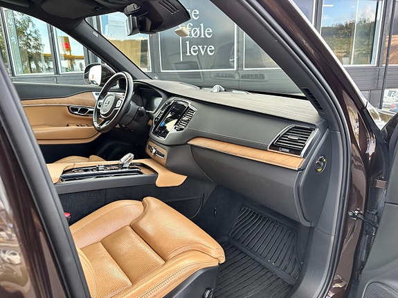 Volvo XC90 29 of 30