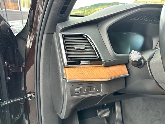 Volvo XC90 17 of 30
