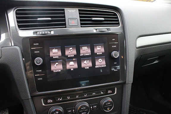 Volkswagen Golf VII 24 of 30