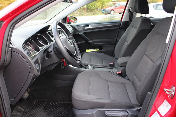 Volkswagen Golf VII 19 of 30