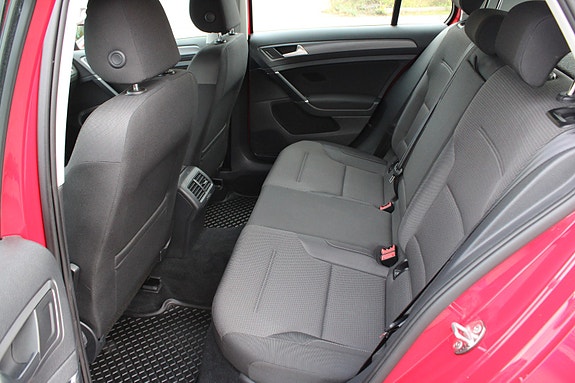 Volkswagen Golf VII 28 of 30