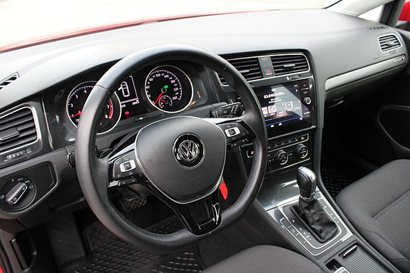 Volkswagen Golf VII 21 of 30