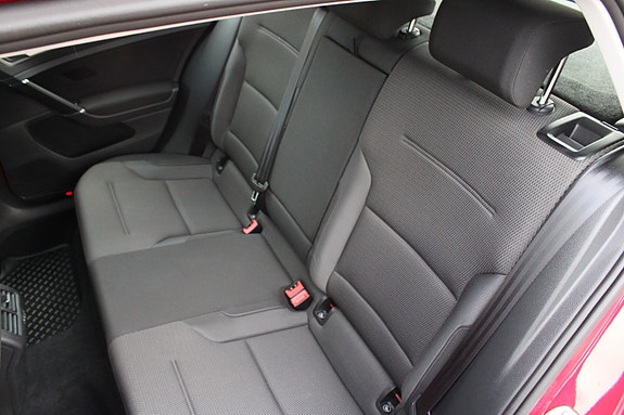 Volkswagen Golf VII 29 of 30