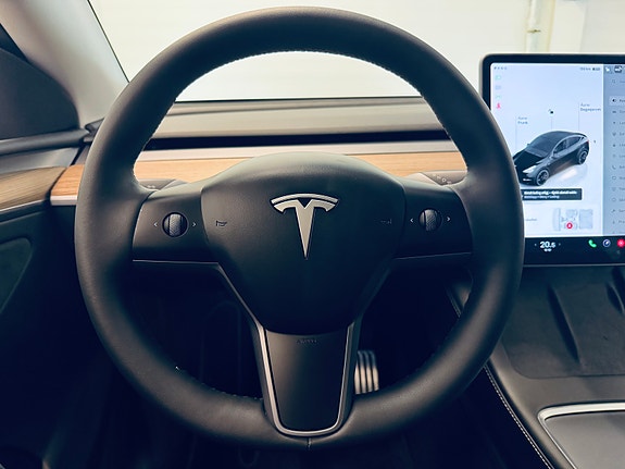 Tesla Model Y 19 of 24