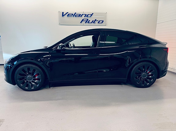 Tesla Model Y 3 of 24