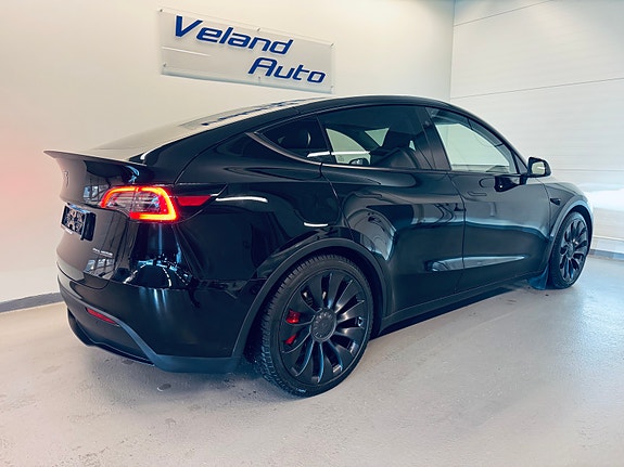 Tesla Model Y 24 of 24