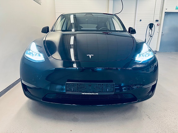 Tesla Model Y 2 of 24