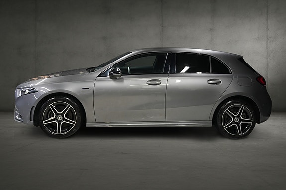 Mercedes-Benz A250 e 3 of 22