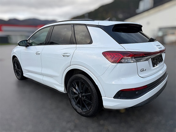 Audi Q4 e-tron 3 of 12