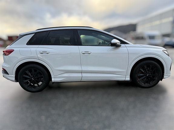 Audi Q4 e-tron 6 of 12