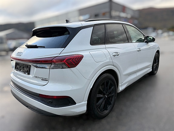Audi Q4 e-tron 5 of 12