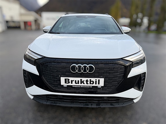 Audi Q4 e-tron 8 of 12