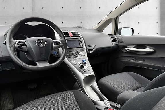 Toyota Auris 7 of 16