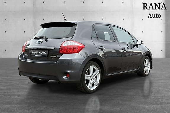 Toyota Auris 5 of 16