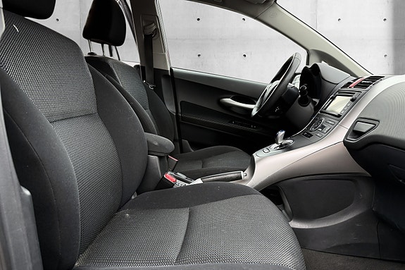 Toyota Auris 13 of 16