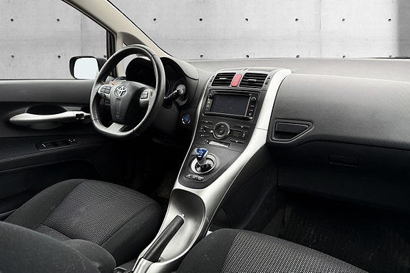Toyota Auris 9 of 16