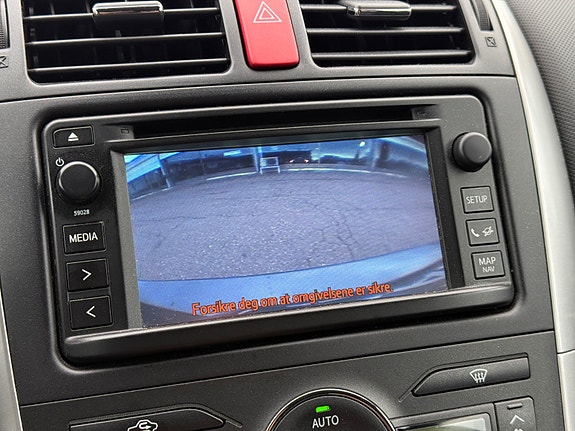 Toyota Auris 11 of 16