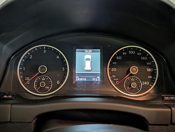 Volkswagen Tiguan 16 of 26