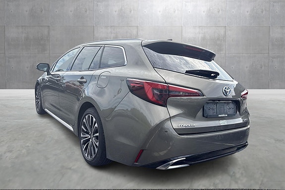 Toyota Corolla 2 of 13