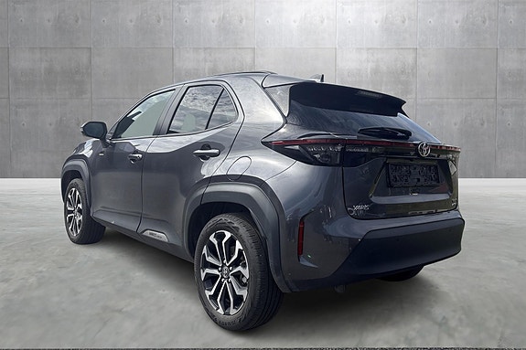 Toyota Yaris Cross 2 of 12