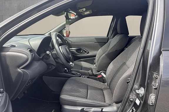 Toyota Yaris Cross 3 of 12