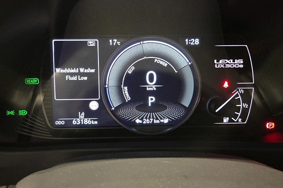 Lexus UX300e 10 of 25
