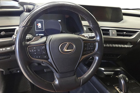 Lexus UX300e 9 of 25