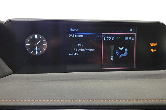 Lexus UX300e 11 of 25