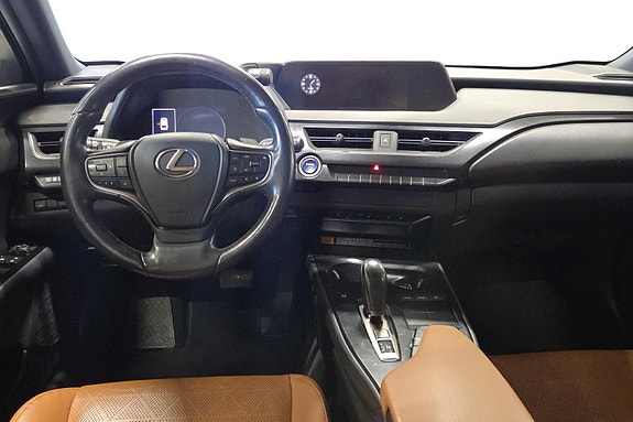 Lexus UX300e 6 of 25
