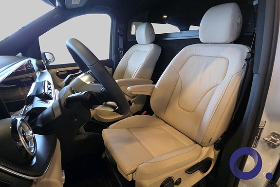 Mercedes-Benz V300 d 16 of 30