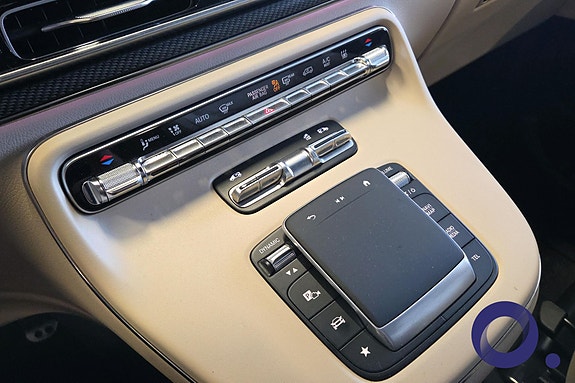 Mercedes-Benz V300 d 24 of 30