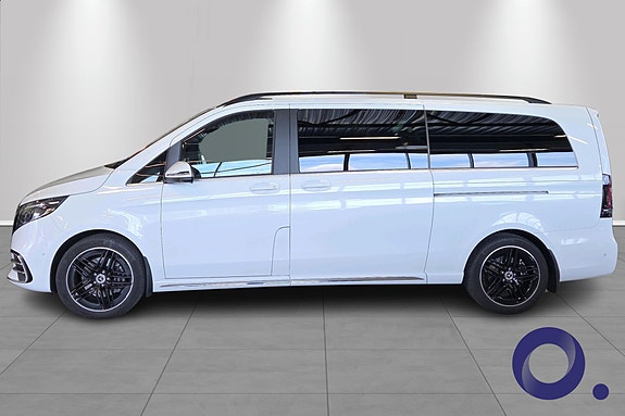 Mercedes-Benz V300 d 2 of 30