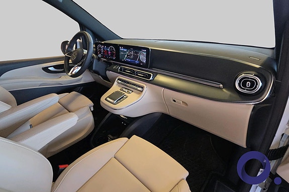 Mercedes-Benz V300 d 17 of 30