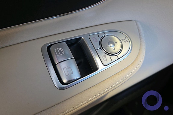 Mercedes-Benz V300 d 27 of 30