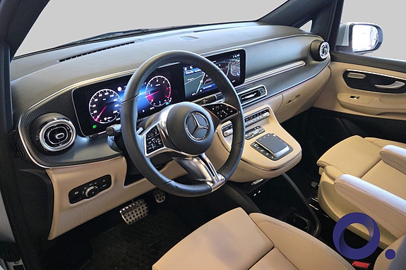 Mercedes-Benz V300 d 14 of 30