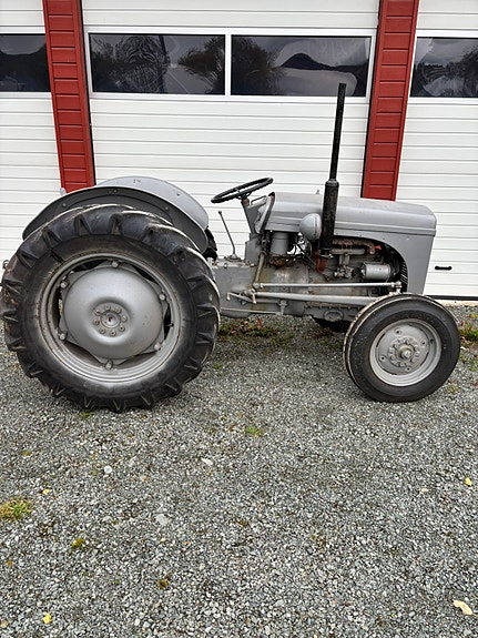 Massey Ferguson TEA20 2 of 18