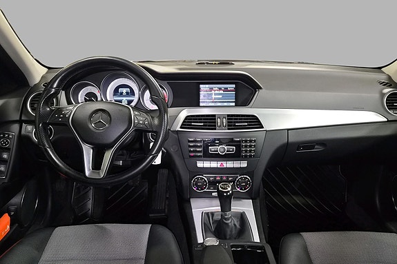 Mercedes-Benz C180 10 of 30