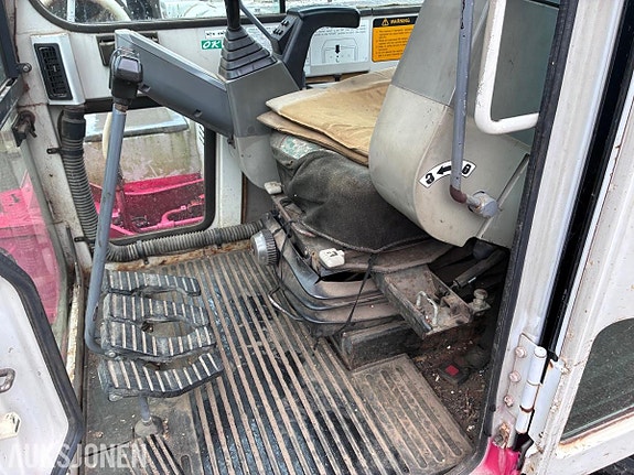 Takeuchi 1997 Takeuchi TB070 8 tonns beltegraver 10 of 17
