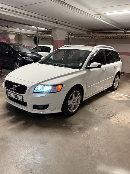 Volvo V50 2 of 30