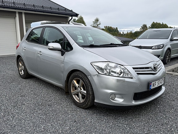 Toyota Auris 6 of 9