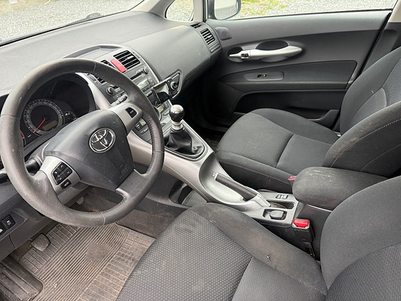 Toyota Auris 8 of 9