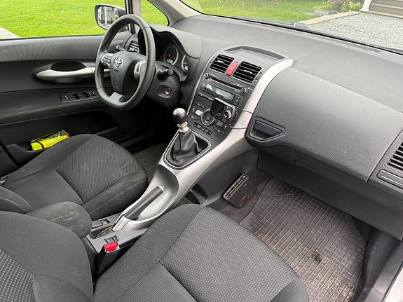 Toyota Auris 9 of 9