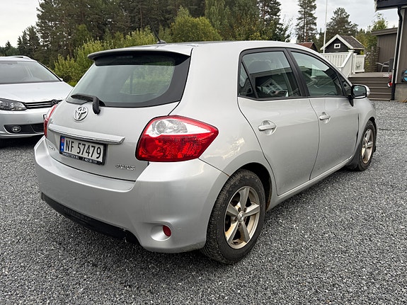 Toyota Auris 4 of 9