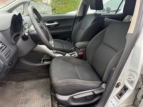 Toyota Auris 7 of 9