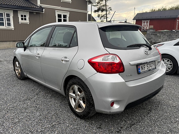 Toyota Auris 3 of 9