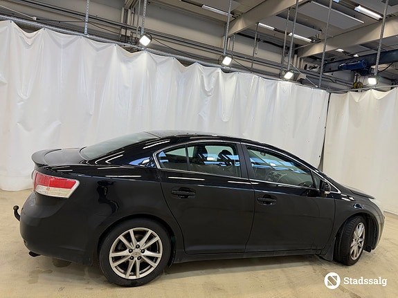 Toyota Avensis 4 of 10