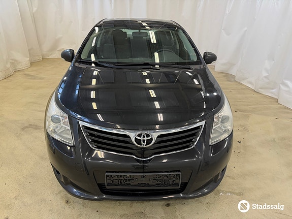 Toyota Avensis 2 of 10