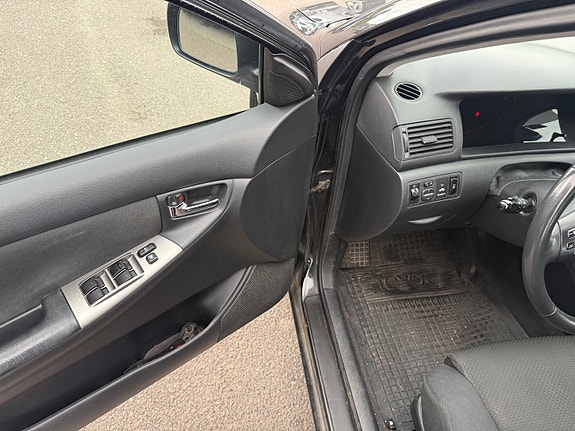 Toyota Corolla 10 of 18